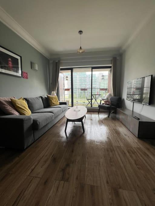 Apartamento Stylish Flat With River View Dublín Exterior foto